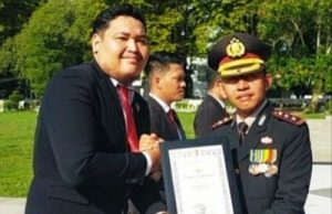 Ungkap Kasus Pembunuhan Kurang dari 24 Jam, Kasat Reskrim Polres HST Terima Penghargaan