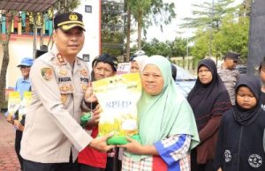 Polres Kutim Salurkan Bansos Kemerdekaan 100 Paket Sembako