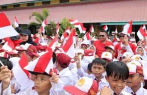 Jelang HUT RI ke-80, Pemkab Kukar Bagikan 10 Juta Bendera Merah Putih