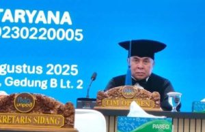 Isran Penguji Calon Doktor