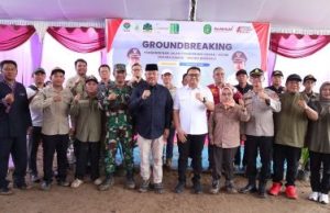 Lakukan Groundbreaking Jalan Menamang Kiri-Senambah, Bupati : Pembangunan Bisa Berhasil Jika Dilakukan Bersama-sama