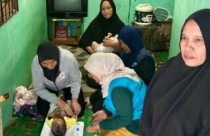 DPPKB Kutim Kembali Lakukan Pemberian PMT dan “Cap Jempol Stop Stunting”