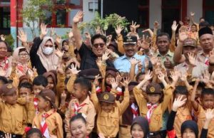 Ke Kecamatan Tenggarong Seberang, Wabup Tinjau Sekolah dan Puskesmas serta Serahkan Bantuan Pertanian