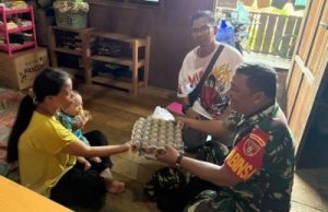 Perangi Stunting, PLKB dan Babinsa Berikan PMT kepada Anak Gizi Kurang