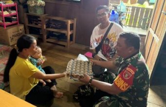 Perangi Stunting, PLKB dan Babinsa Berikan PMT kepada Anak Gizi Kurang