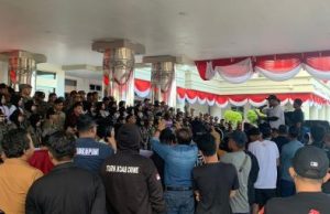 Ratusan Warga Melakukan Aksi Demo di Kantor Bupati dan DPRD, Tuntut Lakukan Evaluasi dan Realisasikan Janjinya