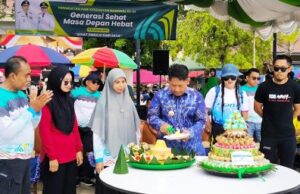 HKN 2025 di HST, Bupati Rizal Potong Tumpeng, Fokus Kita Jaga Orang Sehat agar Tetap Sehat