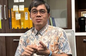 Disdikbud Kutim Bagikan Seragam Sekolah dan Fasilitas Digital di Sekolah