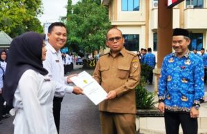 Penyerahan 983 SK P3K Paruh Waktu di HST, Wabup Rosyadi : Ini Awal Tanggungjawab Besar