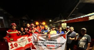 KPC Distribusikan 500 Paket Sembako untuk Warga Terdampak Banjir di Sangatta Selatan