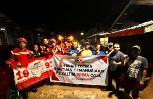 KPC Distribusikan 500 Paket Sembako untuk Warga Terdampak Banjir di Sangatta Selatan