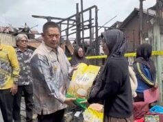 Bupati HST Hadir Berbagi Duka, Serahkan Bantuan Korban Kebakaran di Gang Sawahan Bulau – Barabai