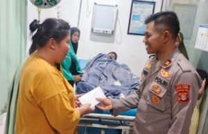 Polres Kutim Bantu Korban Terkam Buaya, Ingatkan Masyarakat Berhati-hati