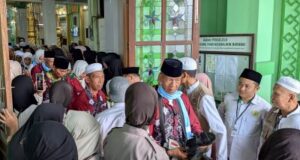 330 Jamaah HST Menuju Embarkasi BDJ, Satu MD dan Istrinya Menunda, Pemkab Fasilitasi Atribut Kain Sasirangan