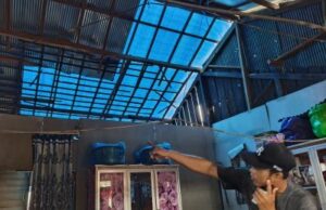 12 Rumah Warga HST Diterjang Puting Beliung, Bupati Rizal Turun Sambangi Warga ke Lokasi Bencana