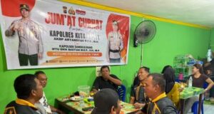 Jumat Curhat di Warung Nasi Kuning, Polsek Sangkulrang Edukasi Masyarakat terkait Modus Penipuan Segitiga