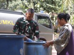 Brigif TP32/Mangkalihat Bantu Salurkan Kebutuhan Air Bersih Warga Sepaso Selatan