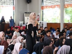 Pelajar Smansatset Diberi Bekal Kesehatan Mental dan Pertemanan Sehat