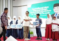 Bantuan PIP 66 Siswa di HST, Bupati Rizal : Pendidikan Kunci Masa Depan, MRK Ungkap Kisah Perjuangan Ayahnya