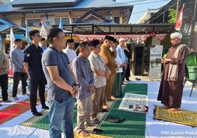 Prihatin Kemarau dan Kabut Asap, Wartawan Gelar Shalat Istisqa