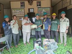 Mitigasi Karhutla, PT KED Dukung Penguatan Sarana Pemadam Desa Benua Puhun