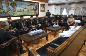 Ketika Sultan Kutai Hadir di Ruang Kerja Bupati Kutim, Bahas Mekanisme Pemilihan Pemangku Adat